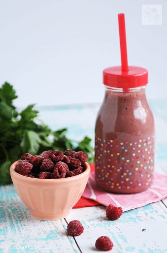This Banana Berry Fresh smoothie has a secret green ingredient that will wake you up in the morning! (vegan, gluten free, soy free, nut free)