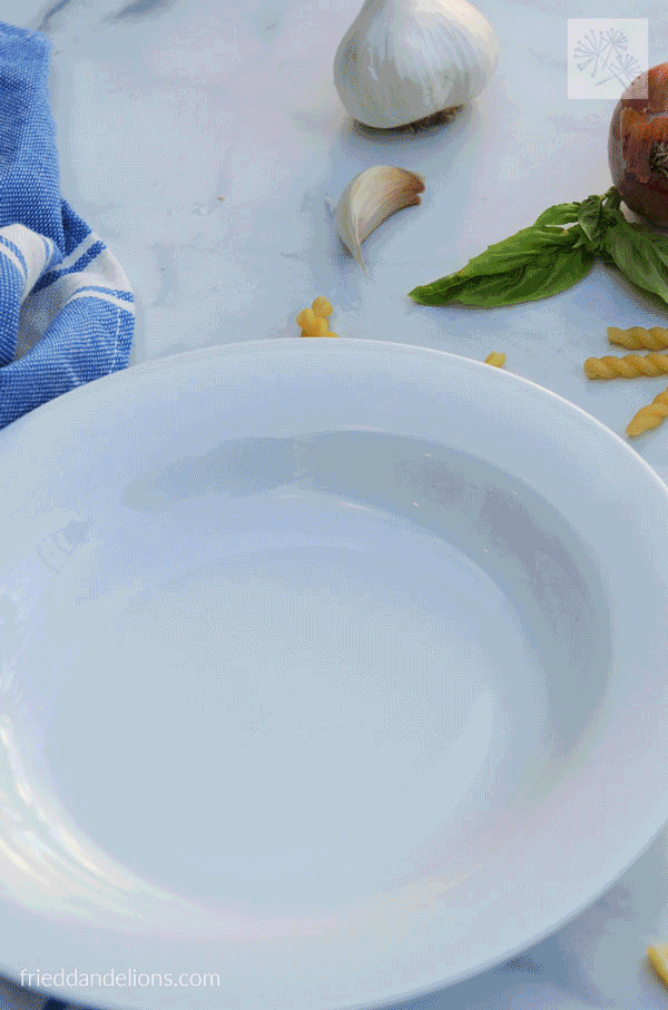 animated gif of how to assemble a pasta power bowl
